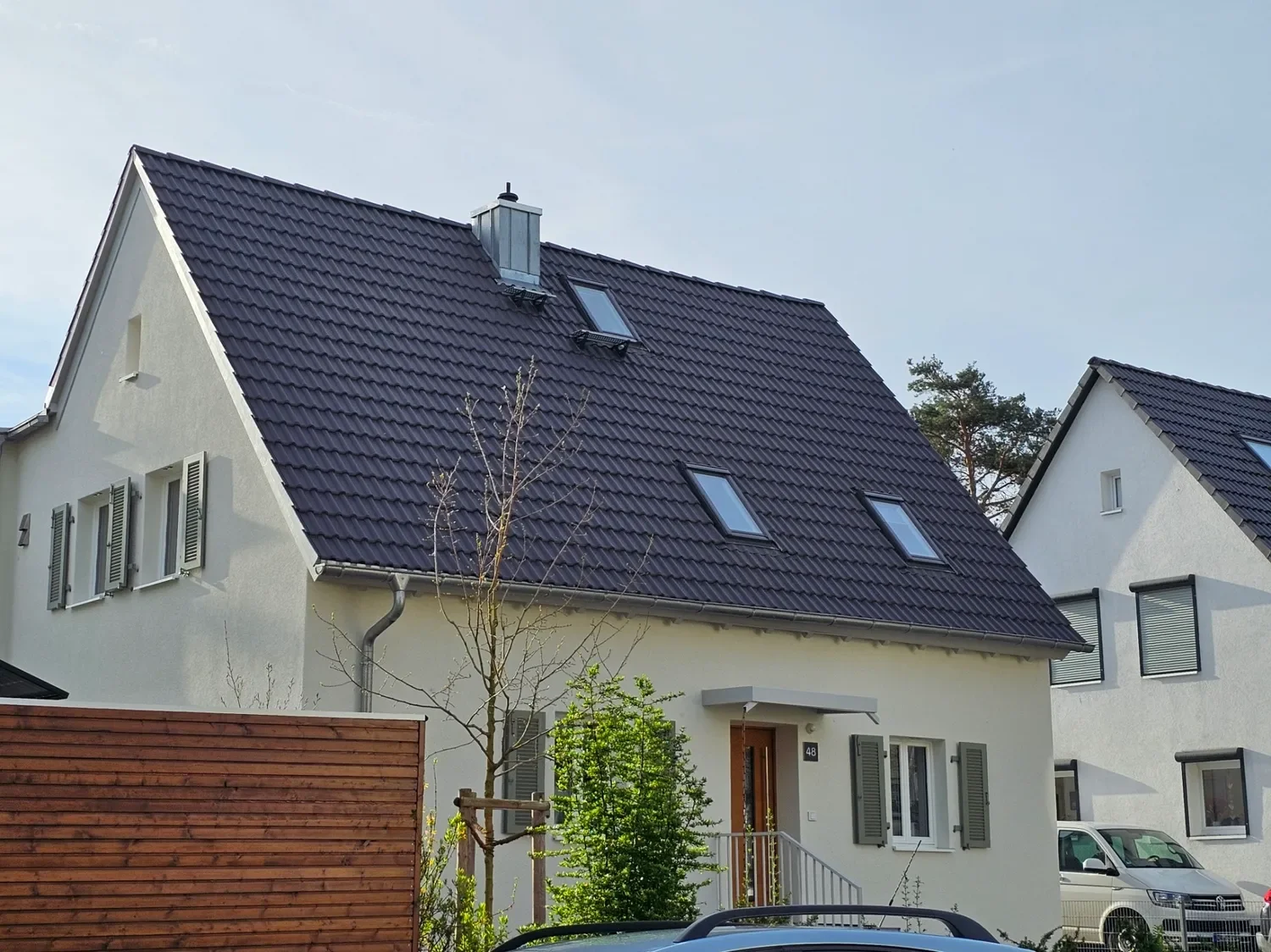Dachdeckerbetrieb Bihler, Dacheindeckung mit schwarzem Schiefer, Dachflächenfenster